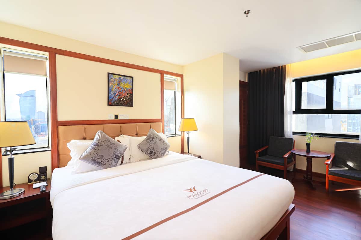 Deluxe Room, 1 King Bed | 1 bedroom, Egyptian cotton sheets, premium bedding, Tempur-Pedic beds