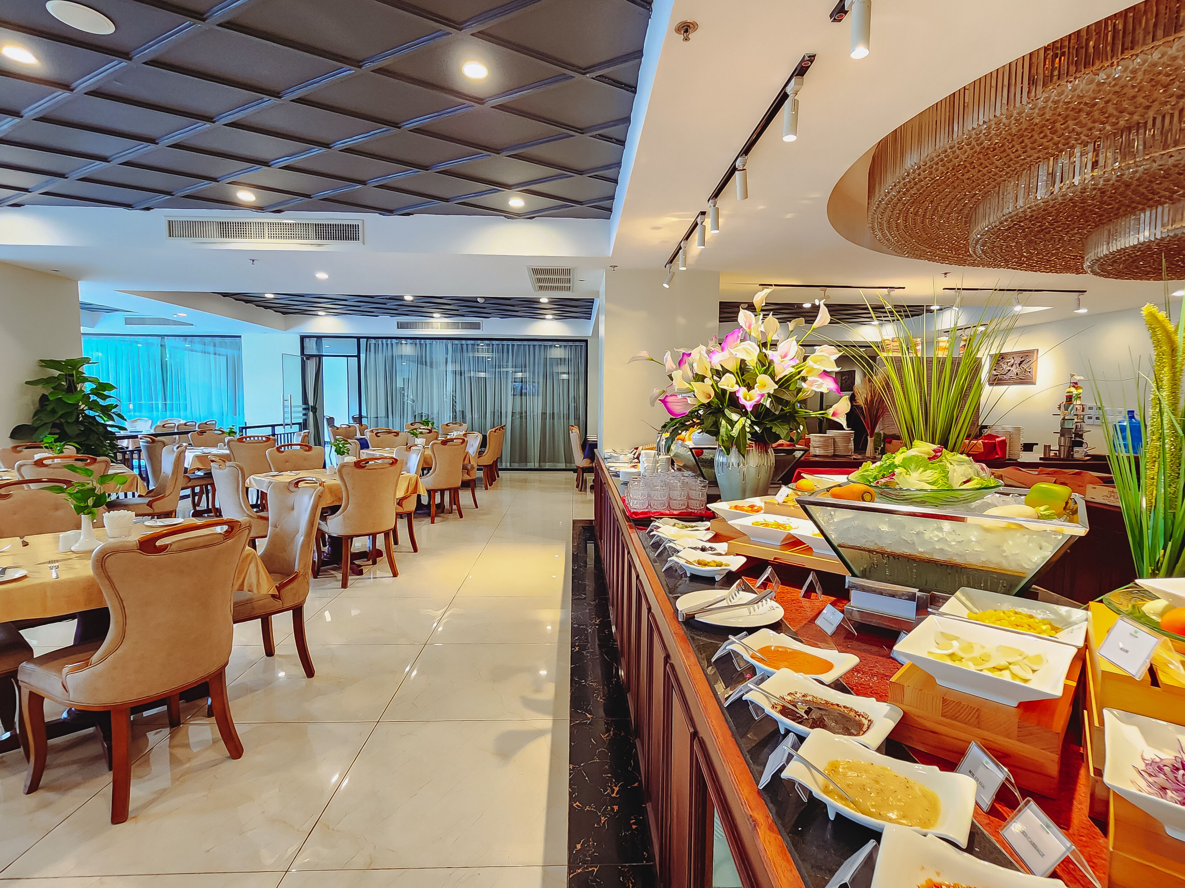 Daily buffet breakfast for a fee