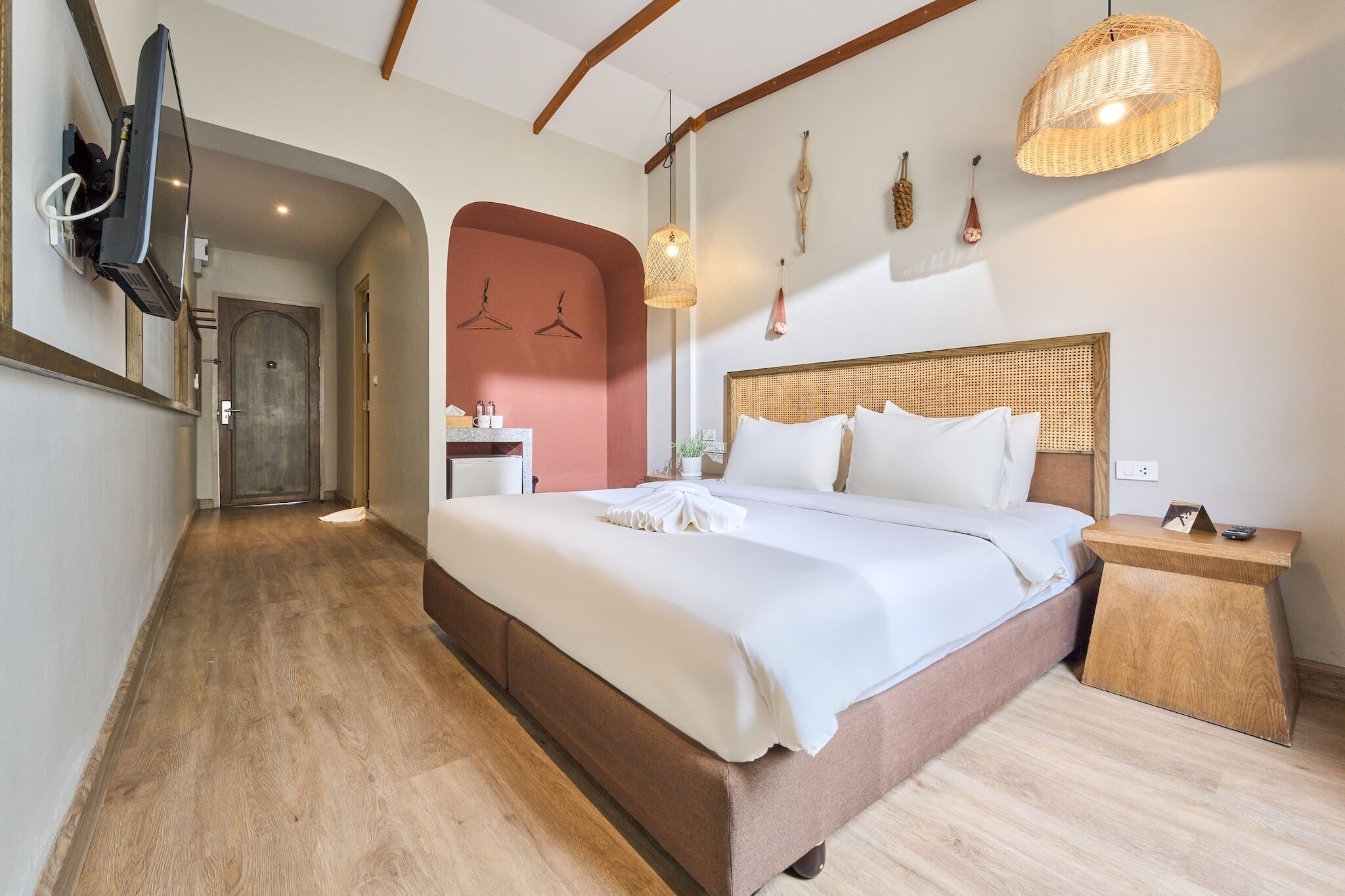 Soundproofing, free WiFi