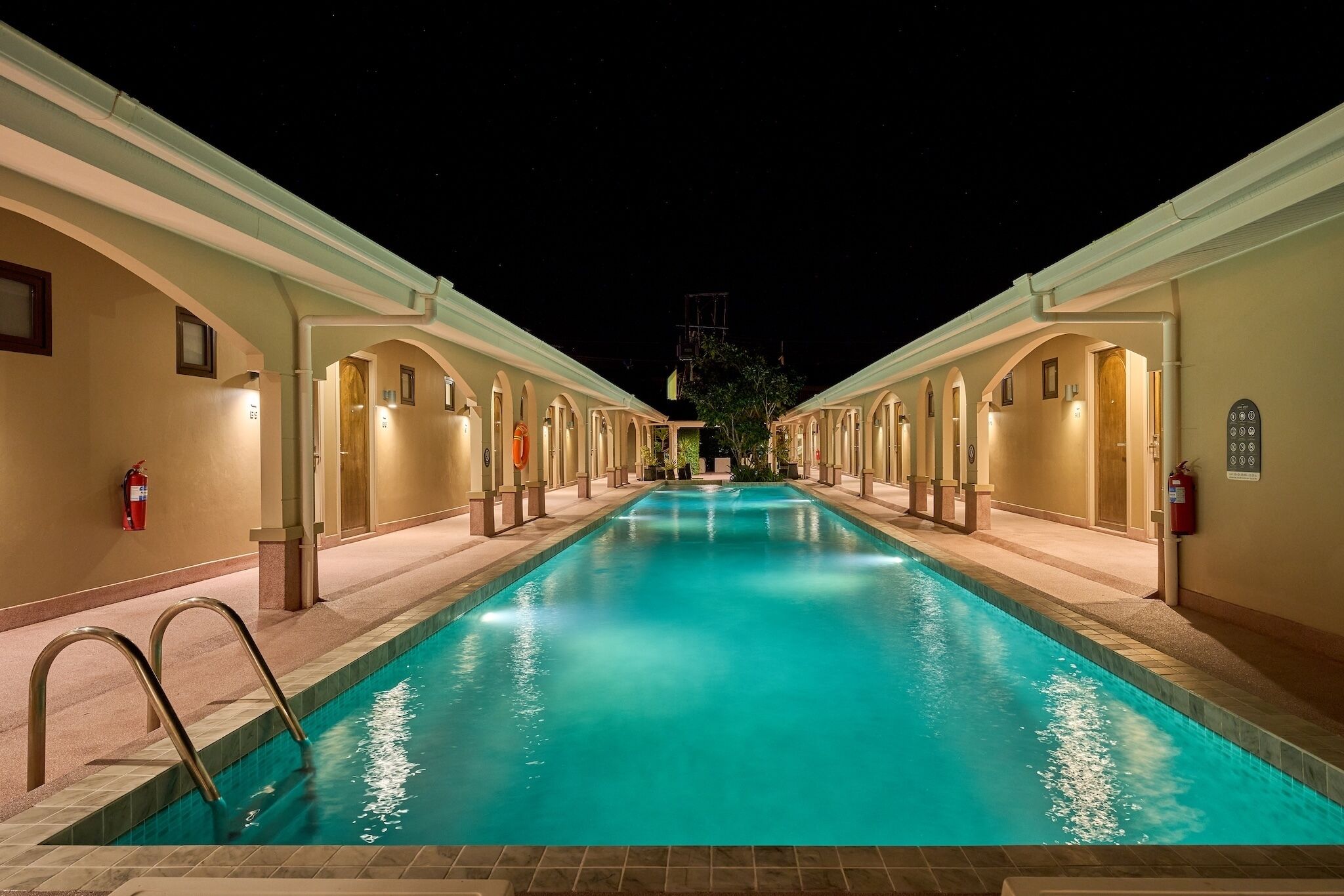 สระว่ายน้ำ