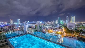 Outdoor pool, pool loungers