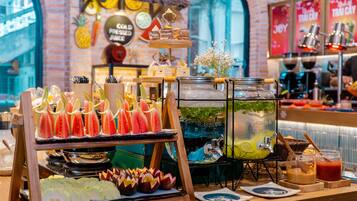 Desayuno buffet (VND 110000 por persona)