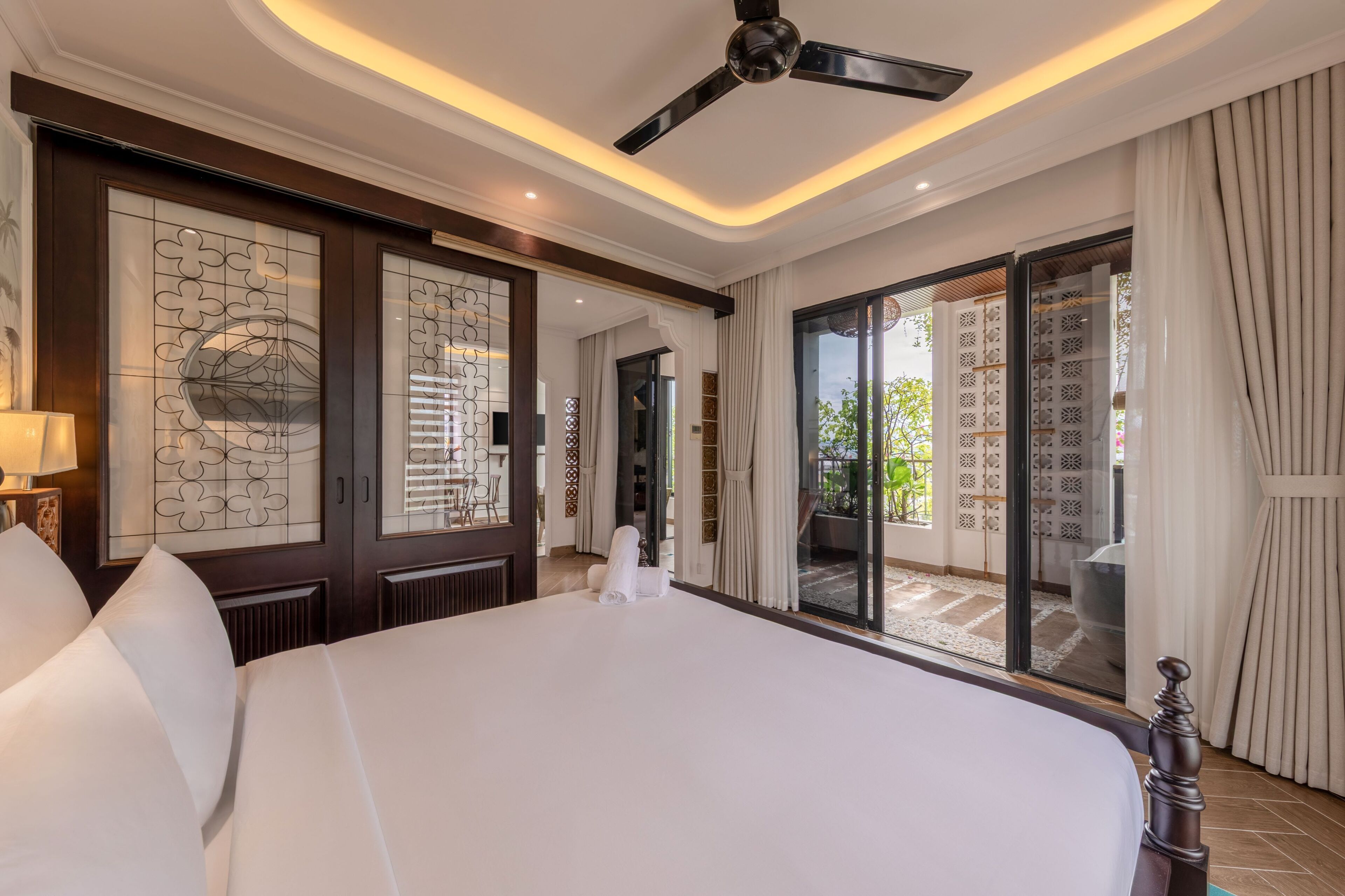 Center Deluxe Twin, City View | Blackout curtains, soundproofing, iron/ironing board, free WiFi