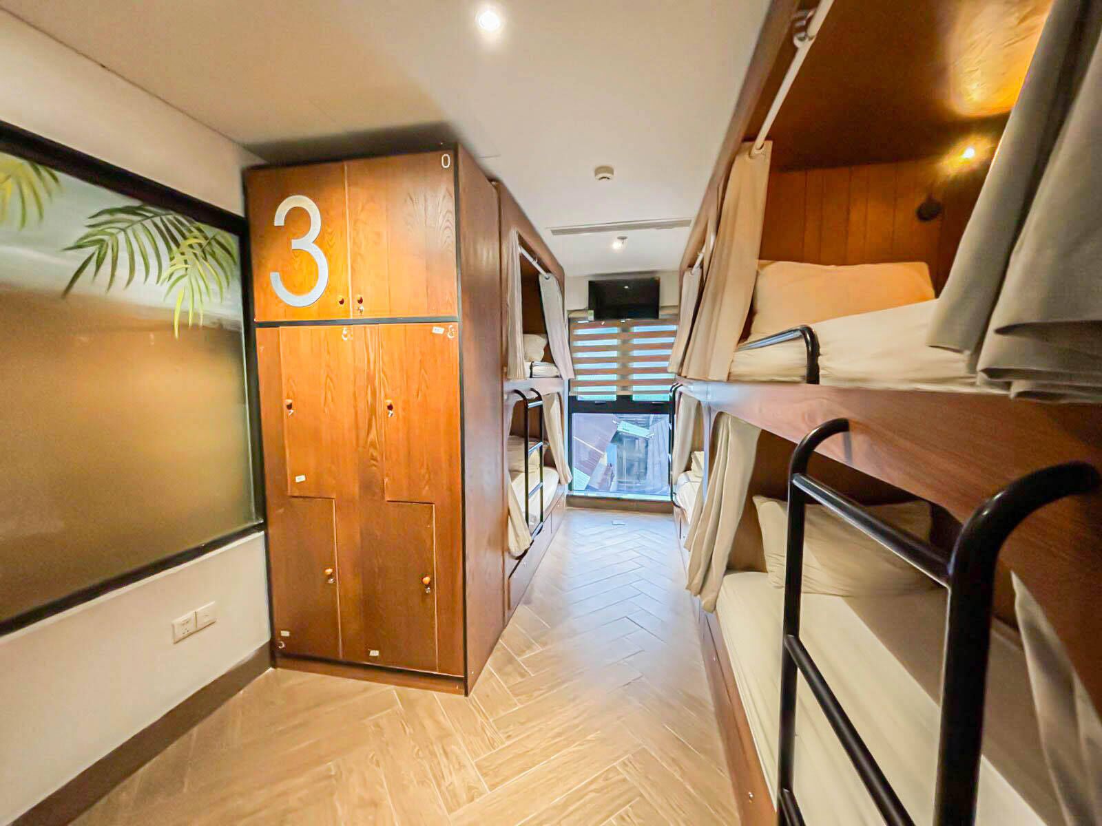 Ropa de cama hipoalergénica, minibar, escritorio y cortinas blackout 