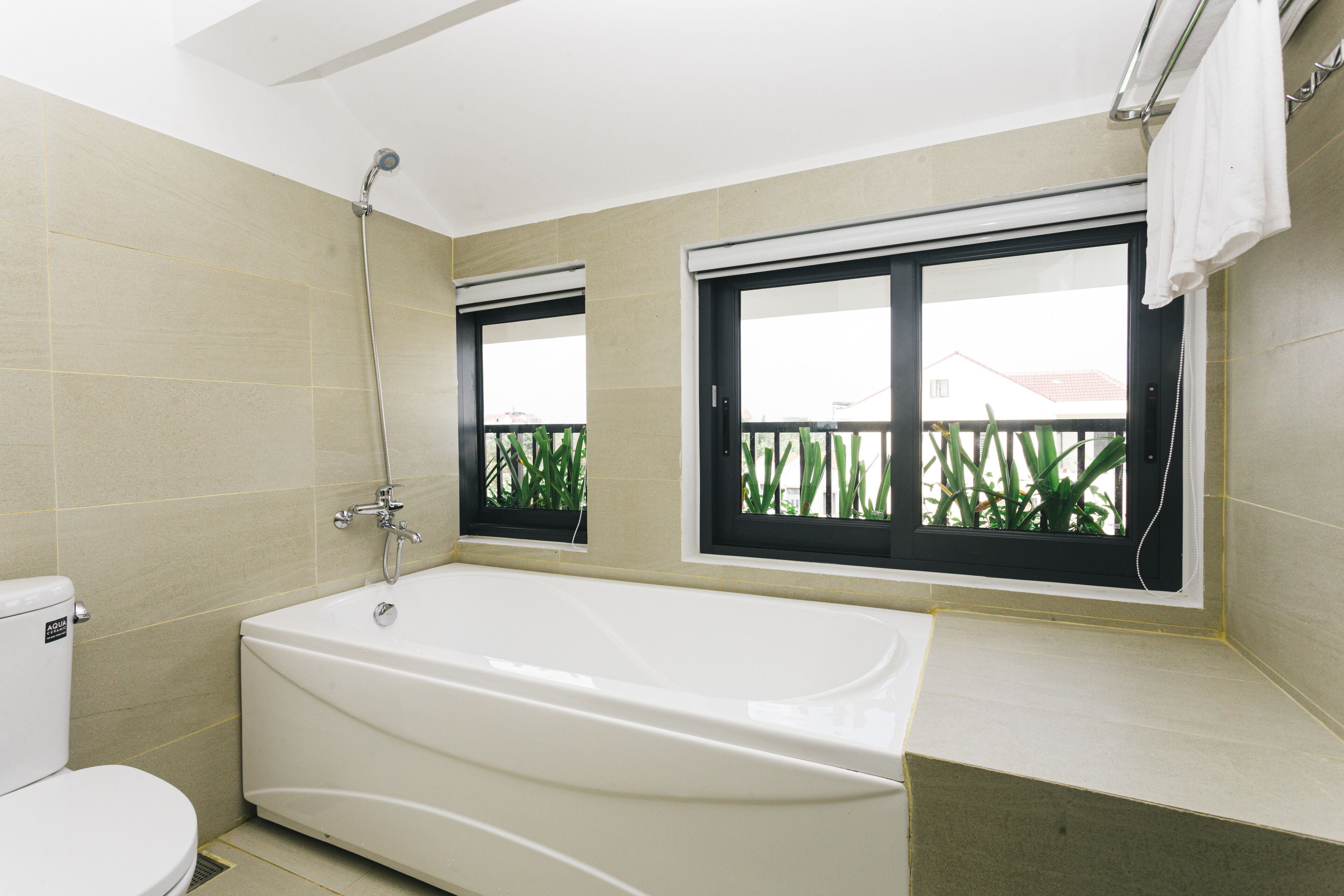 Familienzimmer | Badezimmer | Kostenlose Toilettenartikel, Haartrockner, Bademäntel, Hausschuhe