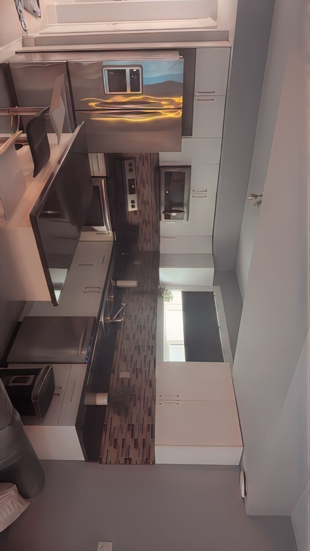 Micro-ondas, lava-louças, cafeteira/chaleira