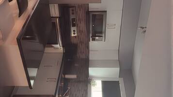 Microwave, dishwasher, coffee/tea maker, cookware/dishes/utensils