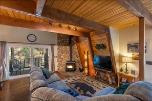 تلفزيون ذكي، مدفأة، كرة قدم الطاولة