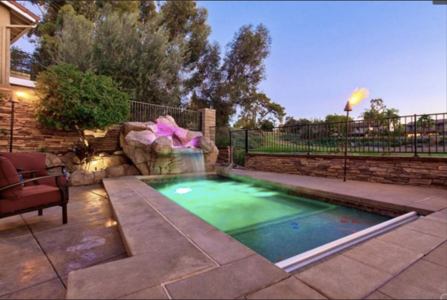 Family Fun Home with Golf Course View. Relaxing backyard. Centrally located.