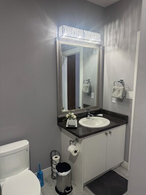 Toallas y papel higiénico