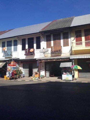 Ba'mi thakhek hostel