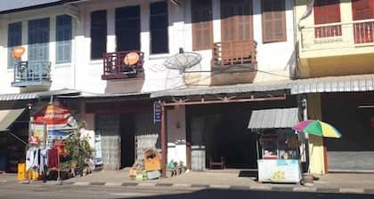 Ba'mi thakhek hostel