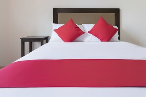 Deluxe Double Room | Iron/ironing board, free WiFi, bed sheets