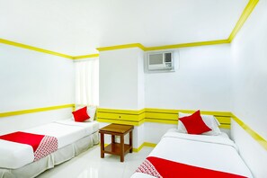 Superior Twin Room | Free WiFi, bed sheets - D'Abirus Inn (Davao)
