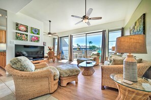 TV - Kihei Oceanside Escape w/ Balcony - Steps to Beach (Kihei)