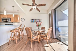 Dining - Kihei Oceanside Escape w/ Balcony - Steps to Beach (Kihei)