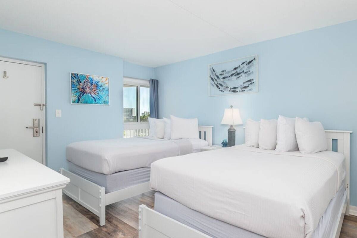 Premium Condo, 2 Bedrooms, Balcony, Bay View