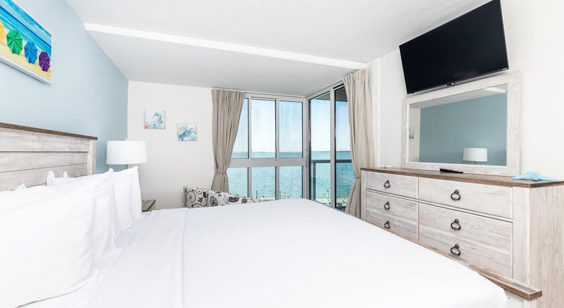 Premium-Apartment, 2 Schlafzimmer, Balkon, Buchtblick | Verdunkelungsvorhänge, Bügeleisen/Bügelbrett, kostenloses WLAN