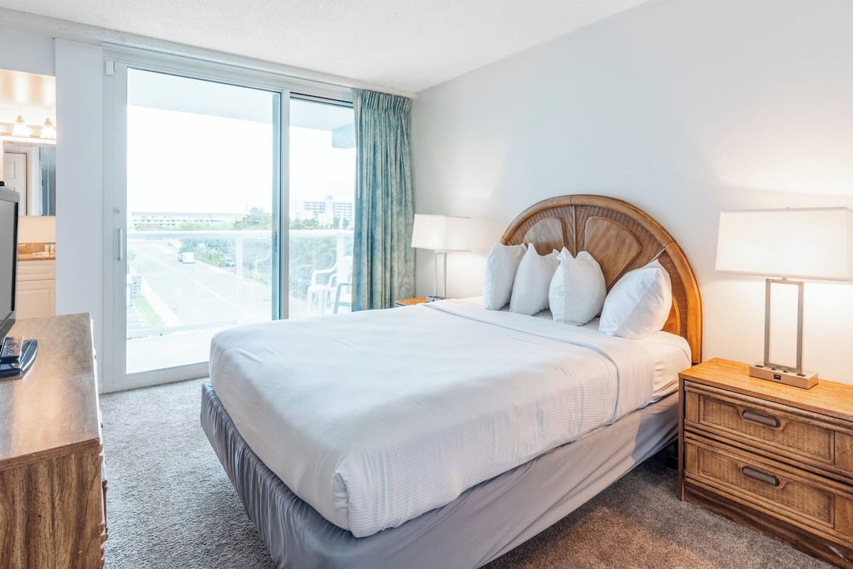 2 bedrooms, blackout drapes, iron/ironing board, free WiFi