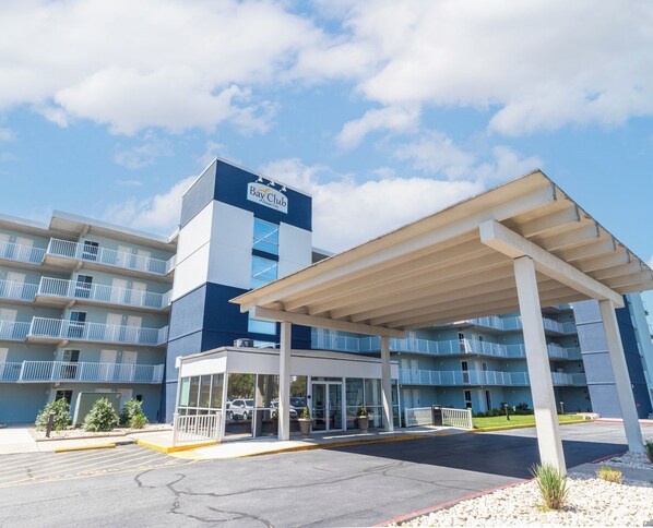Front of property - Bay Club Resort by Coolvacay (Ocean City)