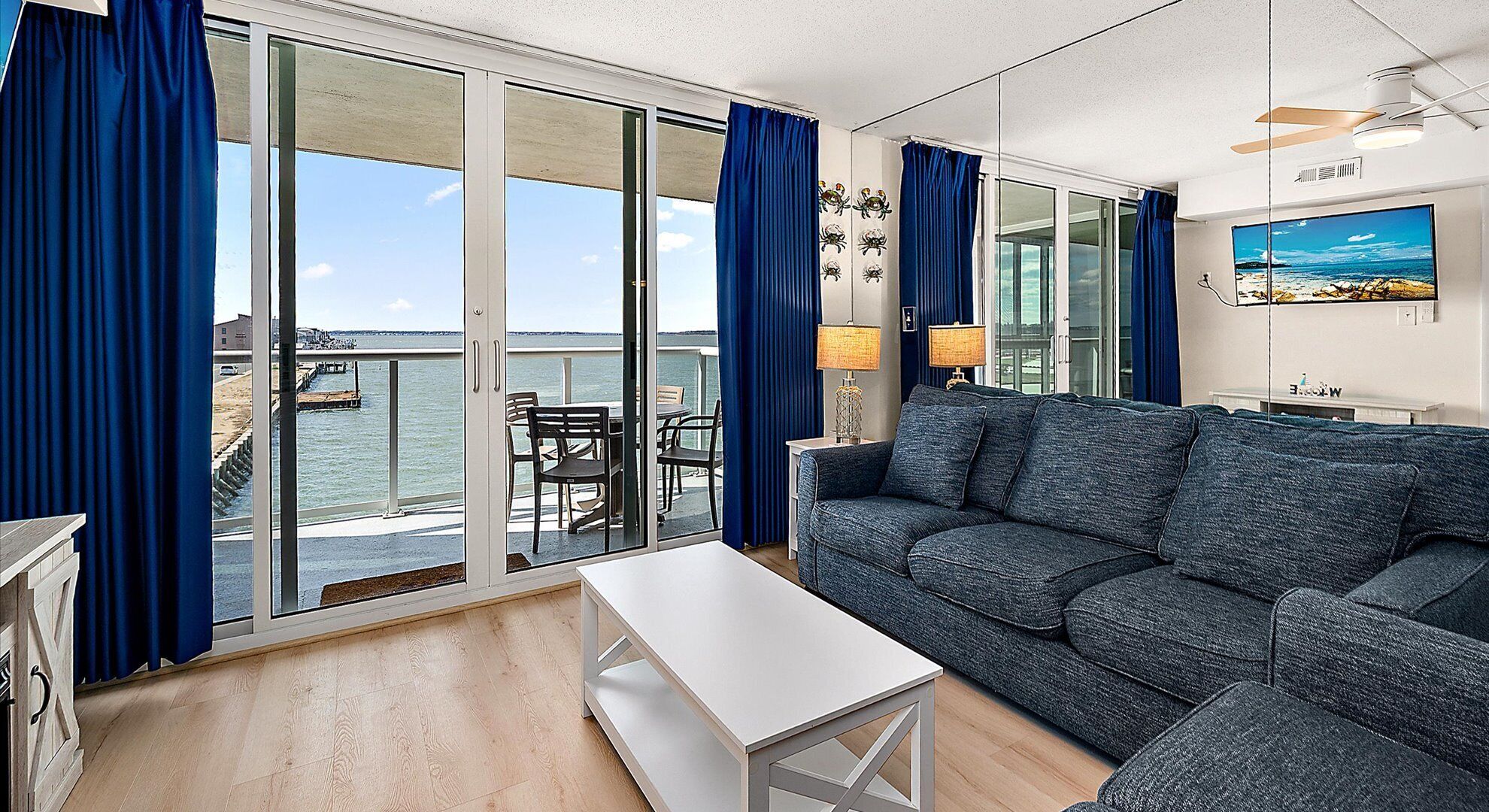Premium Condo, 3 Bedrooms, Bay View | Living area