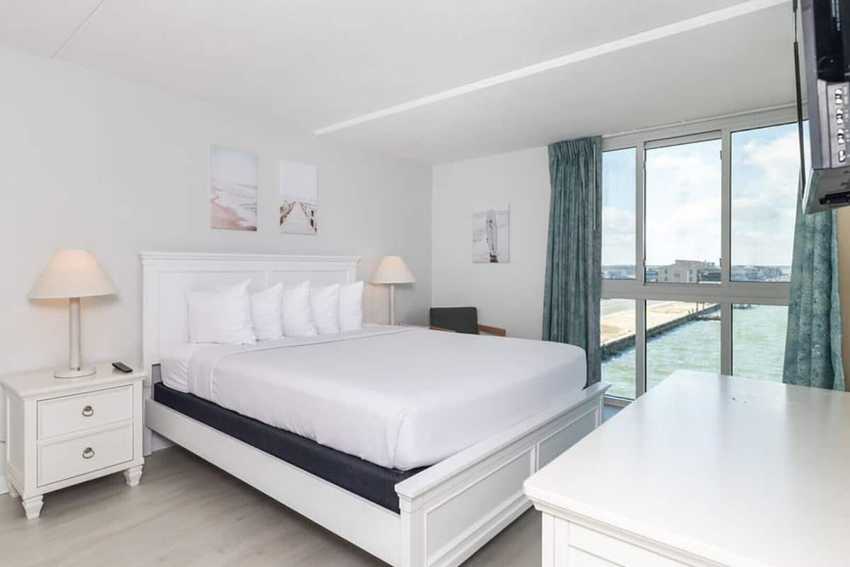 Premium Condo, 2 Bedrooms, Balcony, Bay View | 2 bedrooms, blackout drapes, iron/ironing board, free WiFi