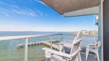 Premium Condo, 2 Bedrooms, Balcony, Bay View | Balcony