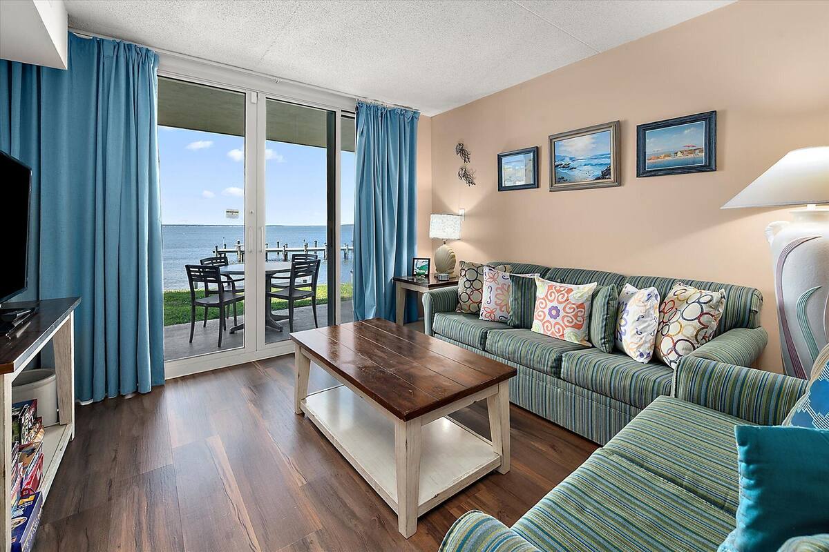 Superior-Apartment, 2 Schlafzimmer, Terrasse, Buchtblick | Wohnbereich