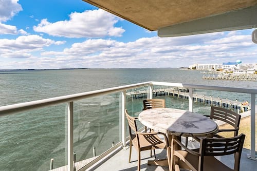 Premium Condo, 3 Bedrooms, Bay View | Balcony