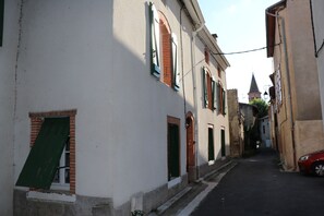 Exterior - Holiday home in the heart of the Village for 10 adults and 4 children max. (Verniolle)