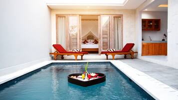 Kolam renang pribadi