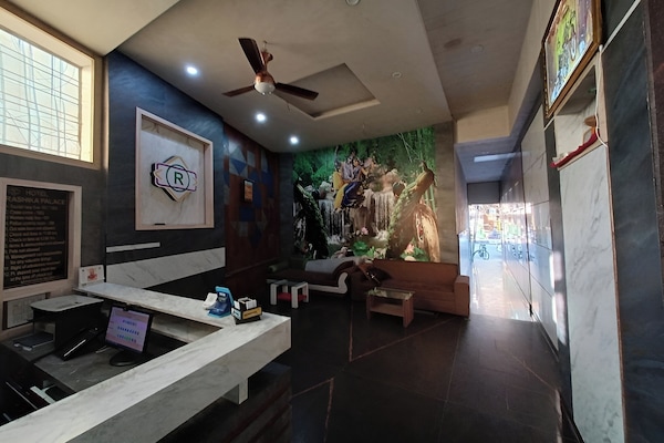 Se ofrece un desayuno completo (200 INR por persona)