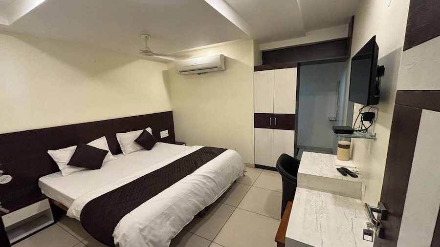 Hotel Rashika Palace