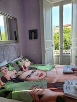 Quarto casal luxo | Lençóis italianos Frette, roupas de cama premium, edredons de pluma