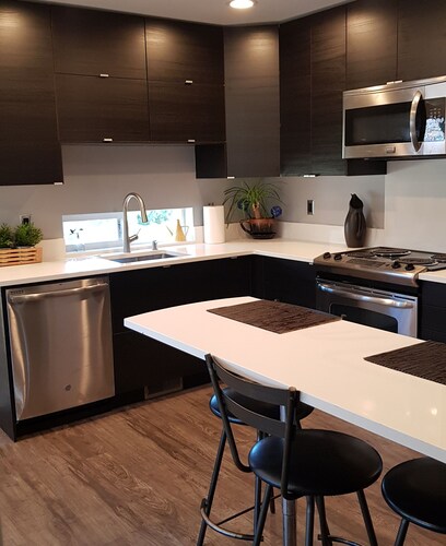 Condo moderne (Microsoft) - entrée privée, cuisine