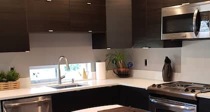 Condo moderne (Microsoft) - entrée privée, cuisine