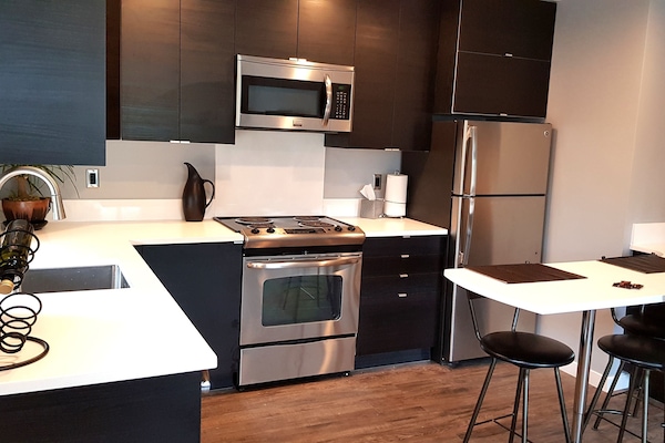 Frigorifero, microonde, forno, piano cottura