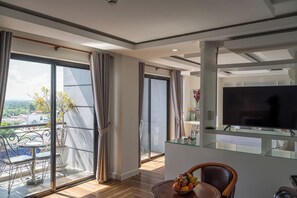 Deluxe Family Room | Balcony