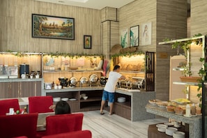 Daily buffet breakfast (KHR 24000 per person)