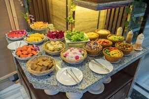 Desayuno buffet diario (KHR 24000 por persona)