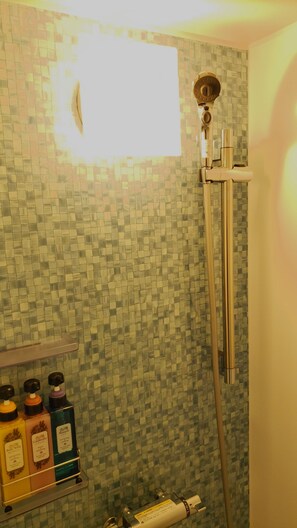 Standard Double Room | Bathroom shower - Ocean View Araha 201 (Chatan)