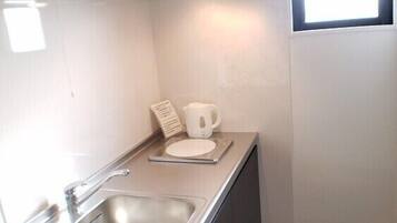 Twin Room, Sea View | Private kitchenette | Fridge, microwave, stovetop, electric kettle