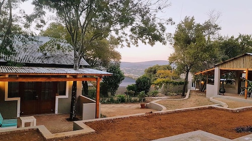 Rocky Hollow Guest Farm
