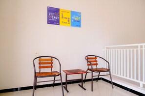 Coin salon dans le hall