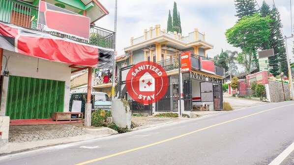 Exterior - OYO 2369 Cempaka Homestay (Rancabali)