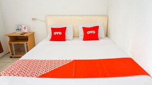 Standard Double Room | Free WiFi, bed sheets - OYO 2369 Cempaka Homestay (Rancabali)