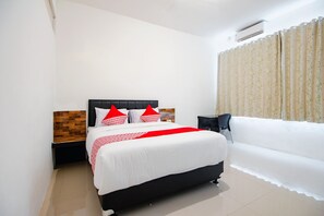 Deluxe Double Room | Free WiFi - OYO 2311 C9 Exclusive (Depok)