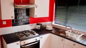 Full-size fridge, microwave, stovetop, coffee/tea maker