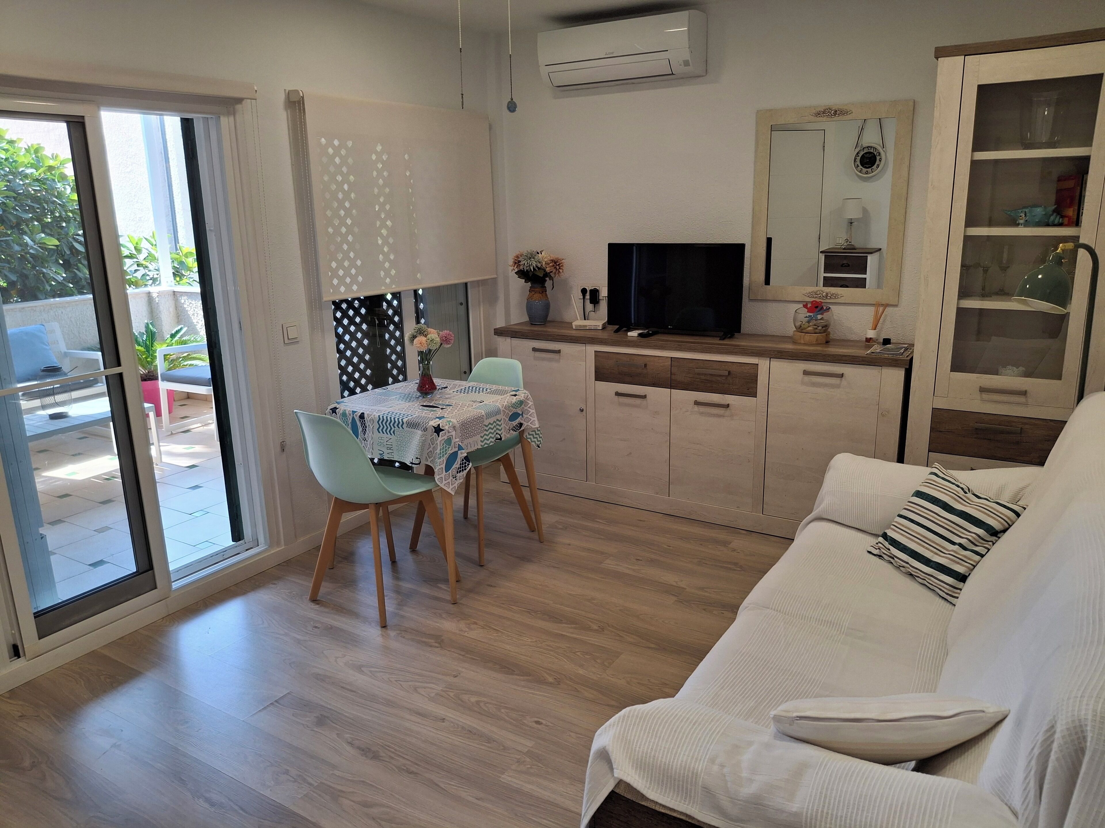 Una Smart TV, libros