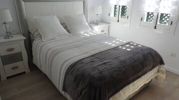 1 chambre, fer et planche Ă repasser, Wi-Fi gratuit, draps fournis